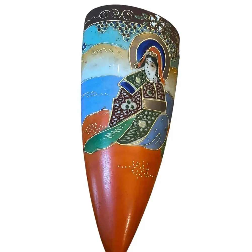 Vintage Japanese Satsuma Hand Painted Wall Pocket Vase Lady 7” T&T READ